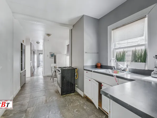 945 East 15th Street image 5 of 34