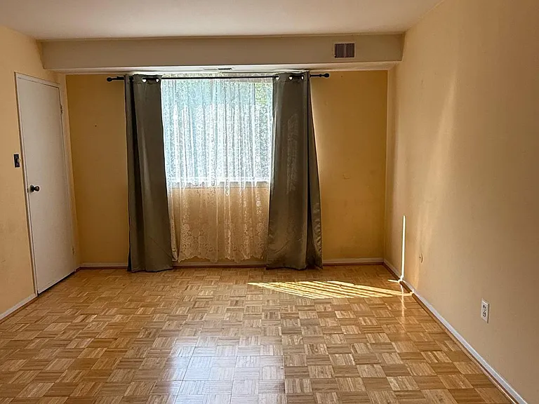 9921 Bustleton Ave — Photo 2