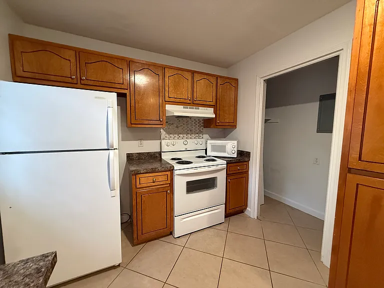 2710 Betbeze St — Photo 5