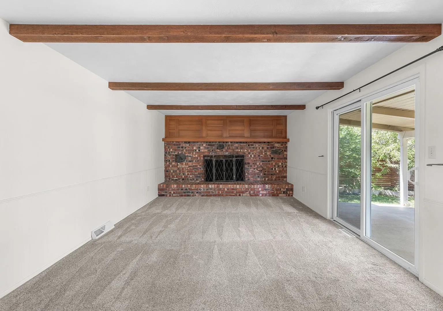 Spacious 4 bed, 2.5 bath Upper Table Mesa Abode - Available NOW! — Photo 3