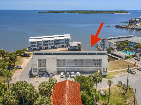 82 2nd St #212, Cedar Key, FL 32625