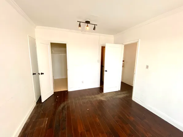 3131 Grand Concourse image 24 of 33