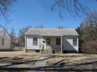 315 S Santa Fe St, Halstead, KS 67056