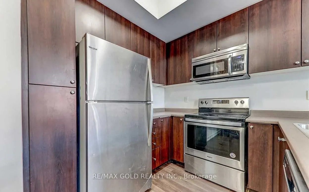 1555 Kingston Rd — Photo 4