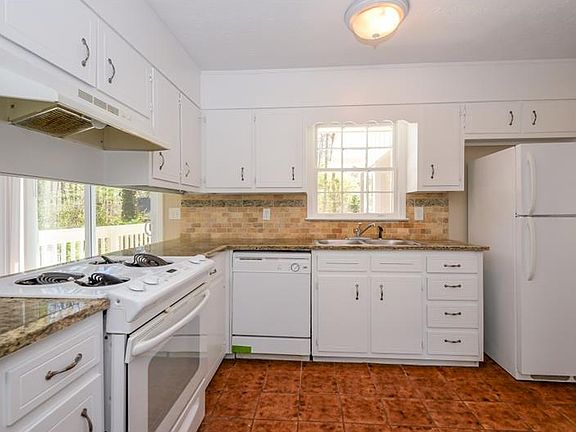 2nd image of 6886 Kingsboro Dr