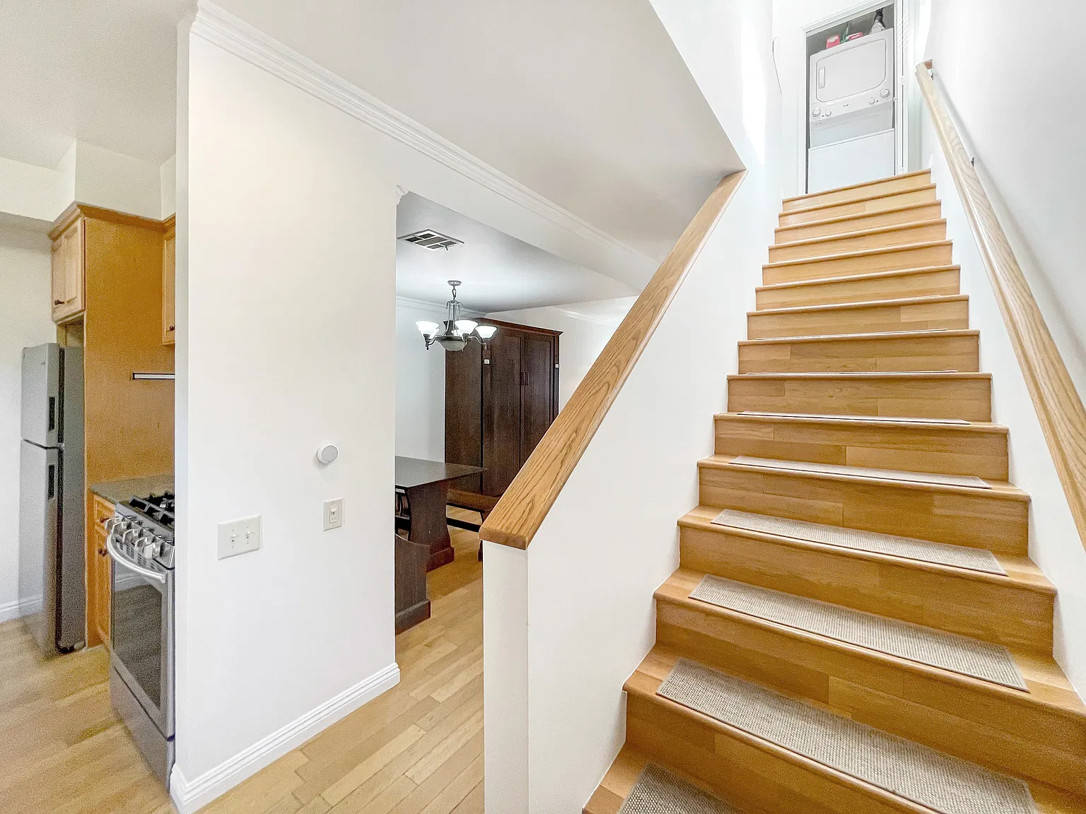 2 bed, 973 sqft, $3,000 — Photo 3