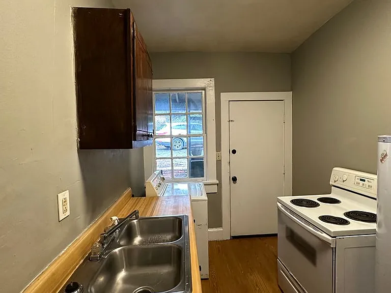 403 S Broad St SW — Photo 6