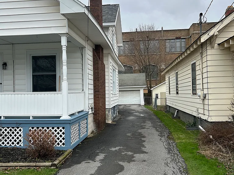 1124 Kellogg Ave — Photo 18