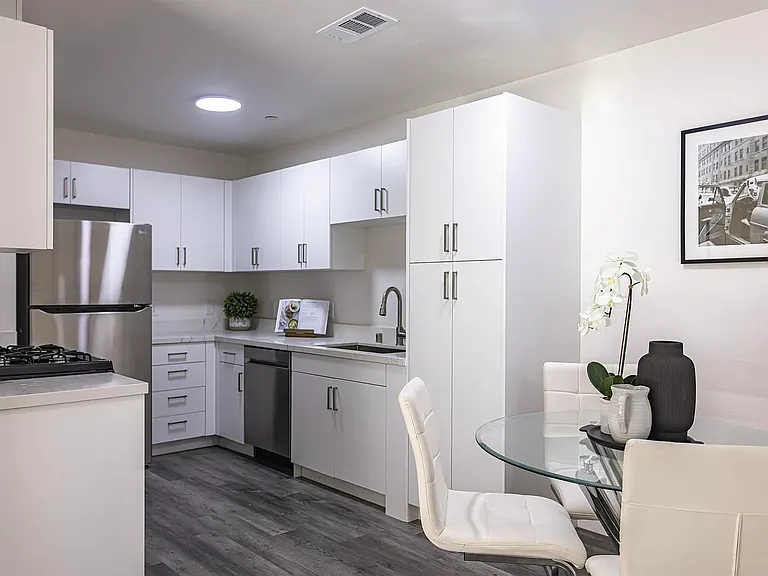 Orchard Park Apartment — Photo 12