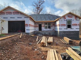 2 Burn Ln, Bella Vista, AR 72714