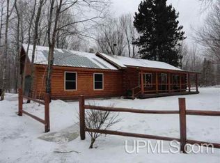N7945 Harborview Dr, Munising, MI 49862