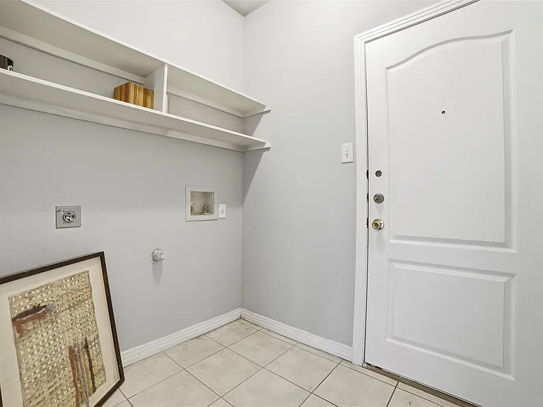 409 E Austin Ave — Photo 29