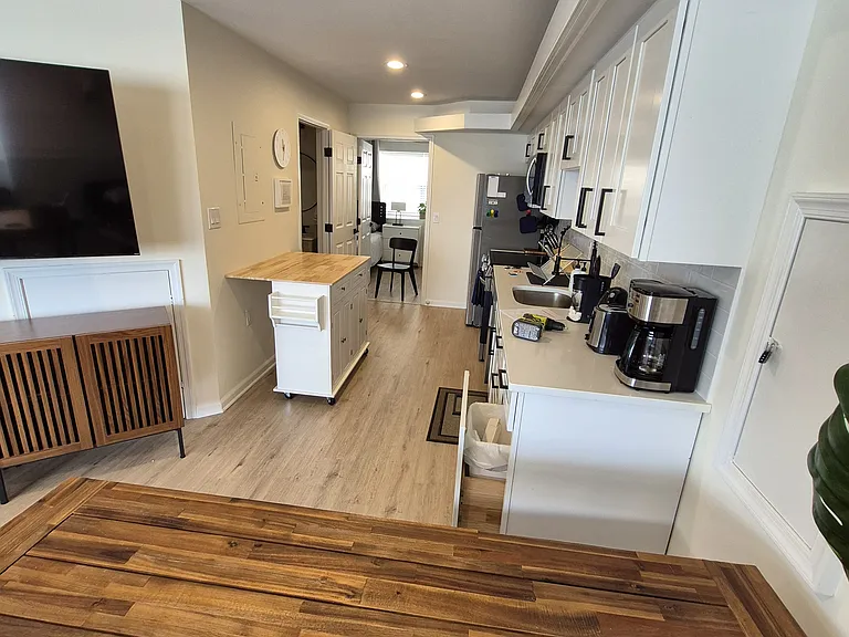 142 E Youngs Ave #3 — Photo 5