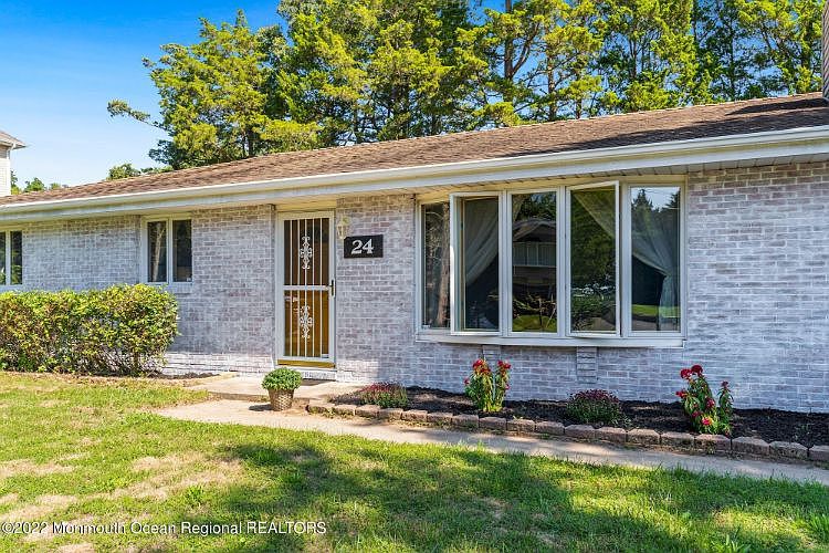 1st image of 24 Plantation Dr