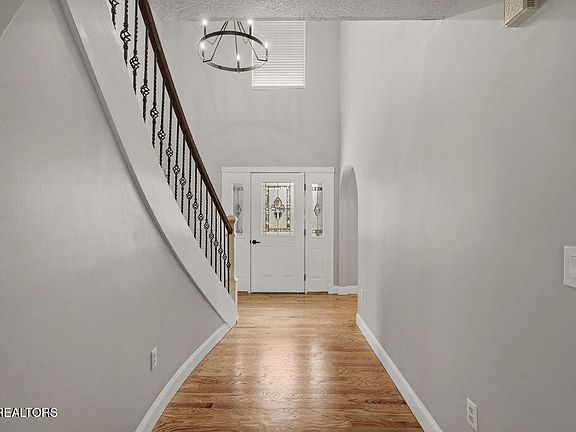 5th image of 12801 Peach View Dr