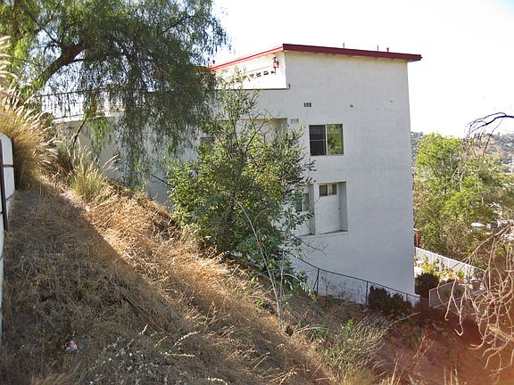 5th image of 1520 Cliff Dr