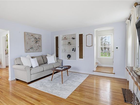 4th image of 363 Wardman Rd