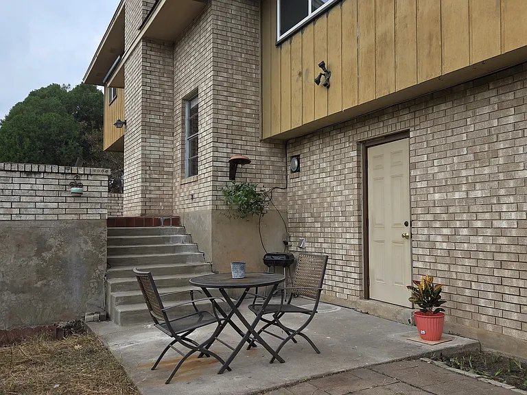 2910 Wacos Dr — Photo 36