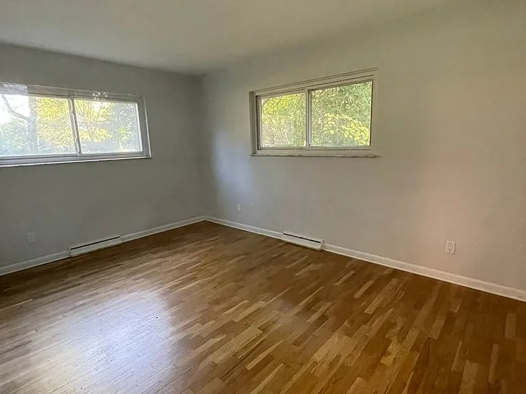 3212 Charing Cross Rd — Photo 11