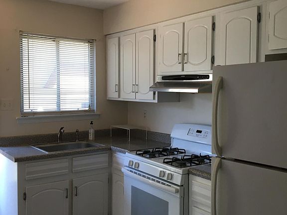3rd image of 54 Elwood Ave