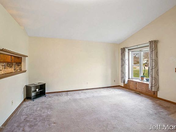 5th image of 3369 Balsam Ave NE