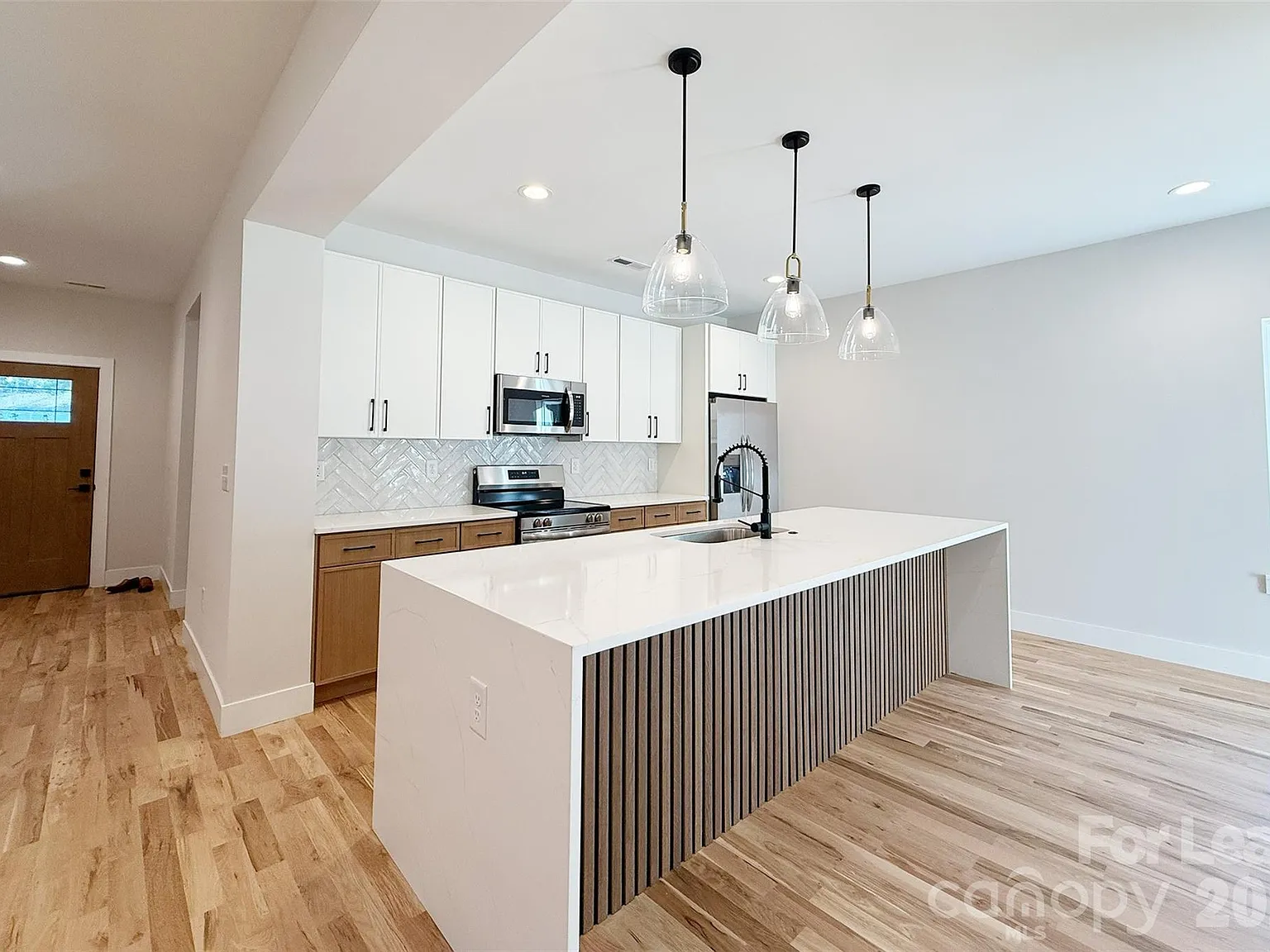 3 bed, 2.0 bath, 1635 sqft, $2,250 — Photo 4