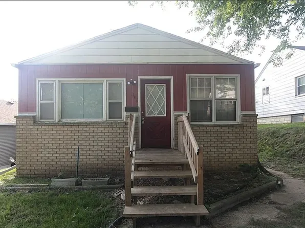 143 4th St, Silvis, IL 61282