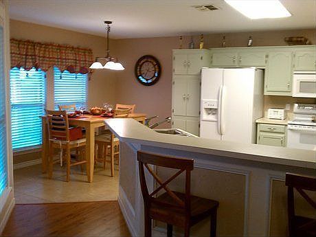 4th image of 805 Meadowdale Dr