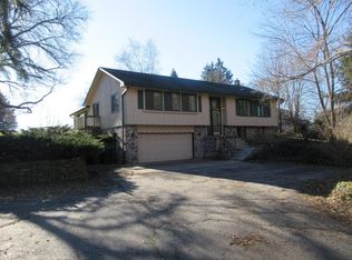 S79W32571 Sugden Rd, Mukwonago, WI 53149