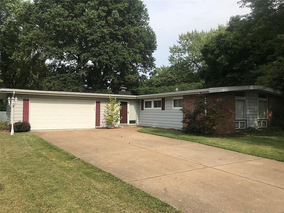 1st image of 9 Bayberry Ln