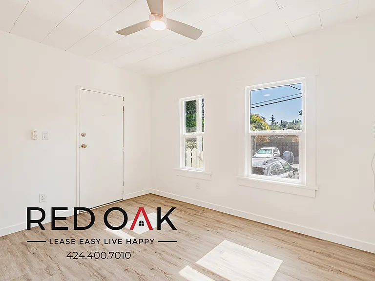 1559 N Hill Ave #8 — Photo 4
