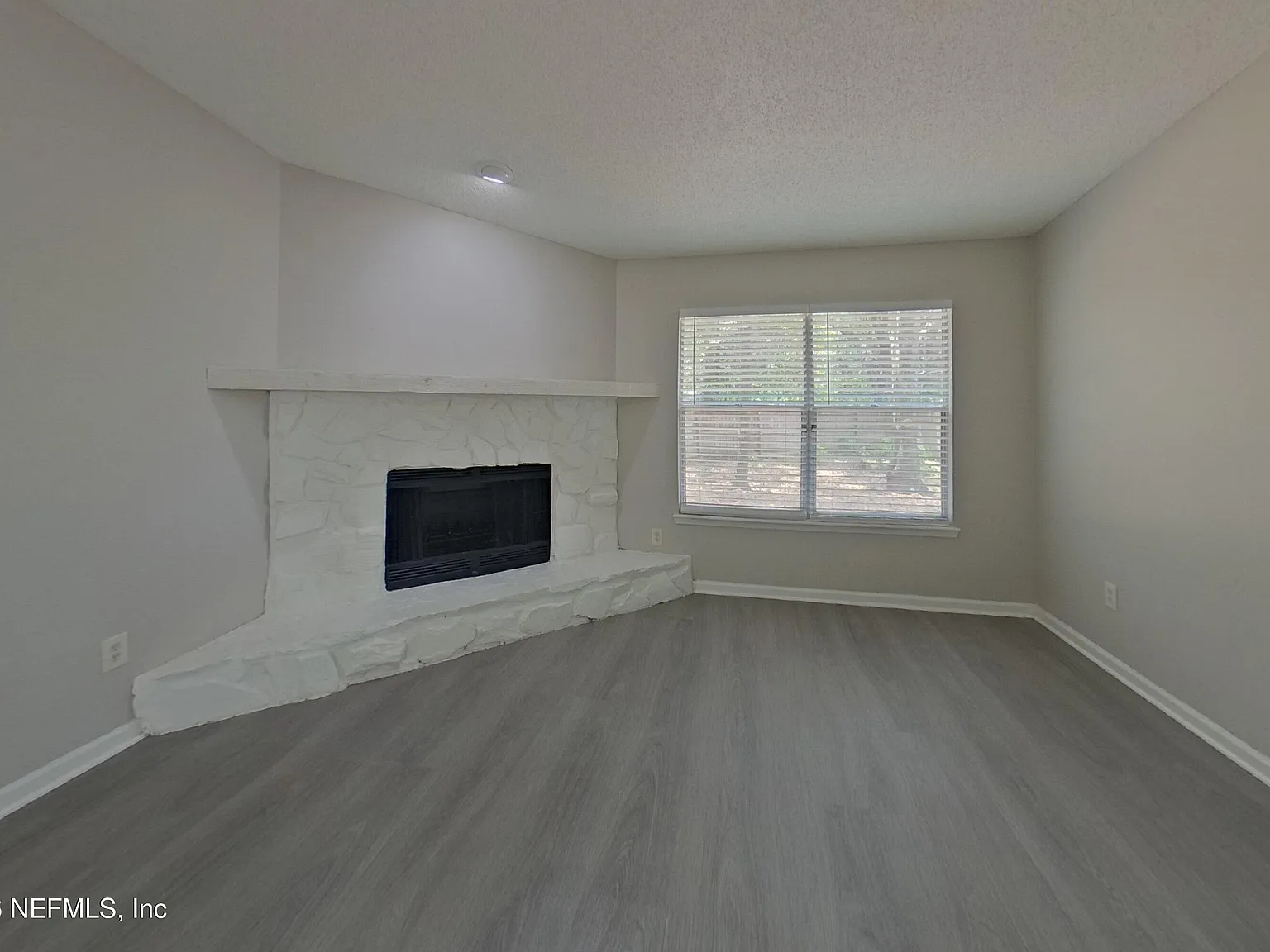 3 bed, 2.0 bath, 1520 sqft, $1,949 — Photo 4