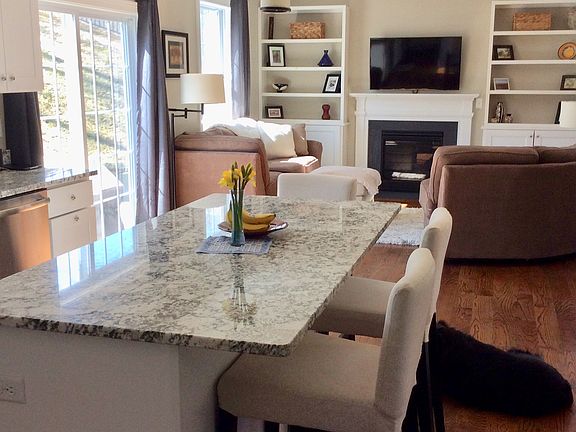 Open floor plan kitchen 