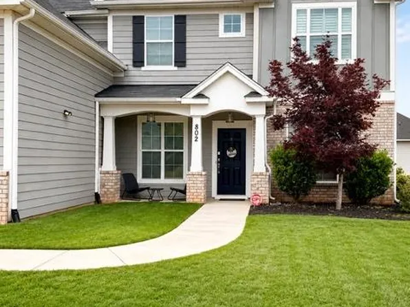 802 Sugarberry Ln, Greensboro, NC 27455