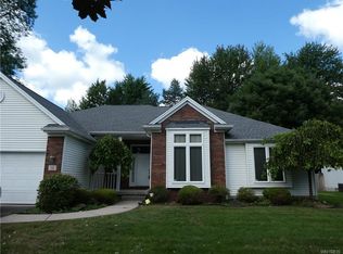 10 Brookshire Ct, East Amherst, NY 14051