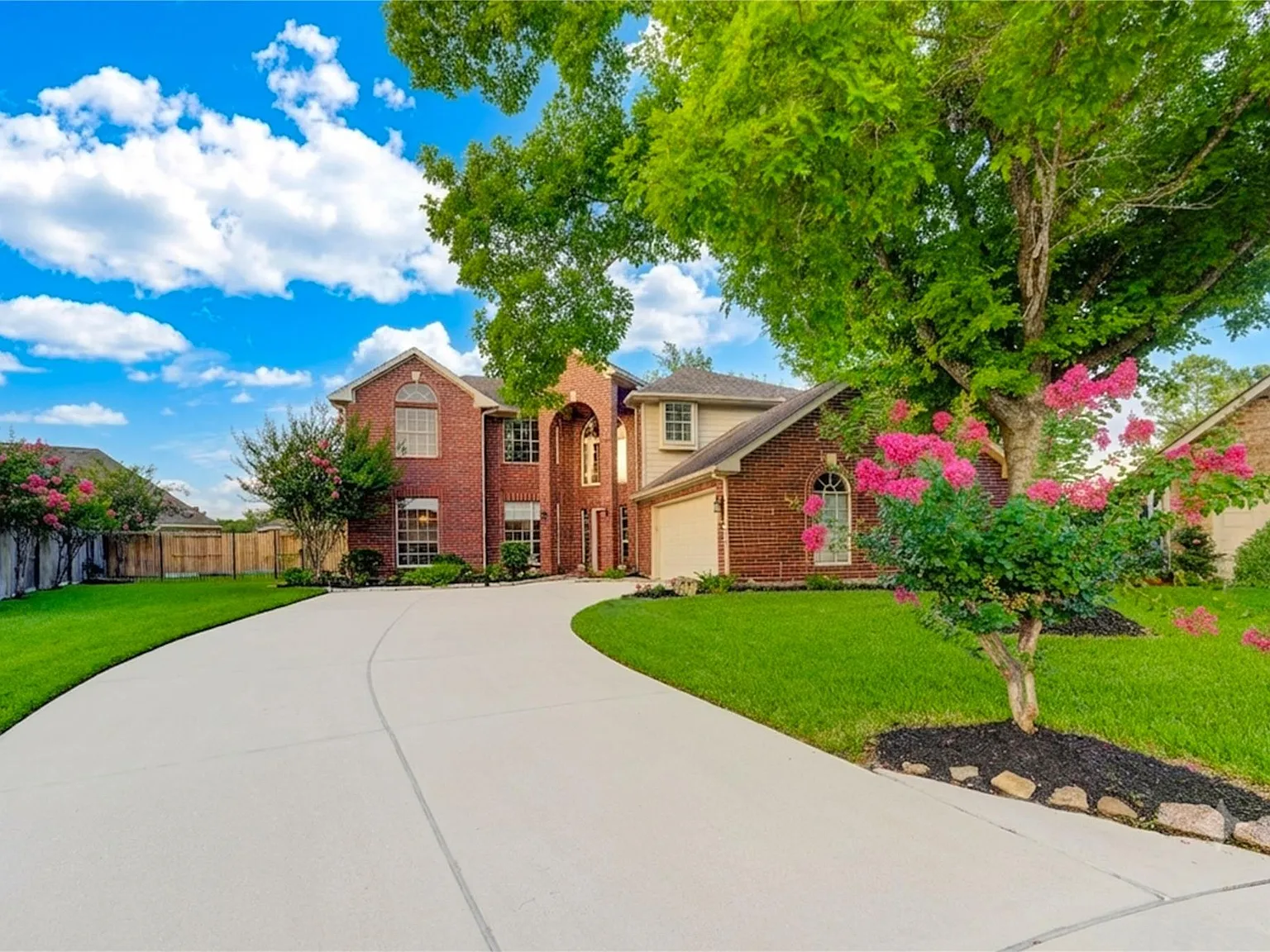 4 bed, 2.5 bath, 3242 sqft, $3,200 — Photo 2