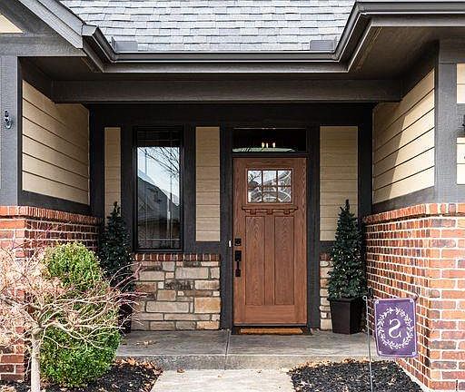 2nd image of 1505 Abbey Park Pl