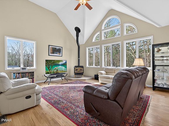 3rd image of 117 Stone Ridge Ln