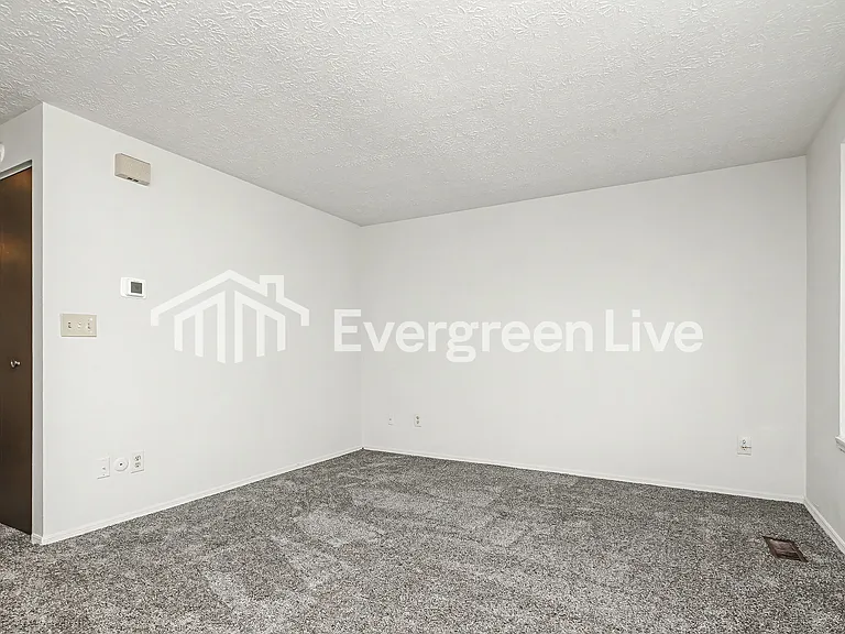 7751 Mount Hood Dr — Photo 3