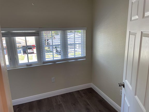 2nd image of 915 E Palmetto St #10742949