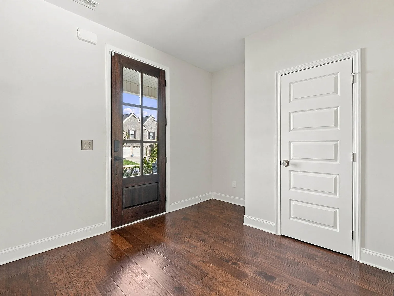 5 bed, 4246 sqft, $3,500 — Photo 3