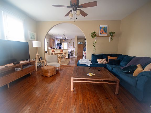 2nd image of 4037 Octavia St