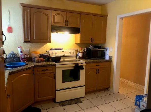 1011 NW 183rd Dr, Miami Gardens, FL 33169