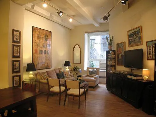 Sold by Flat Iron Real Estate | media 8