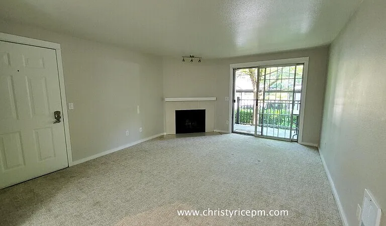 215 9th St #D201 — Photo 15