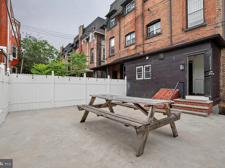 4011 Pine St — Photo 12