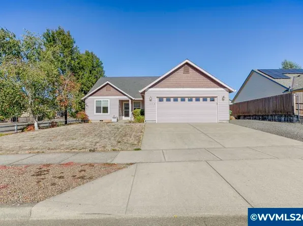 1451 Ryan Dr, Silverton, OR 97381