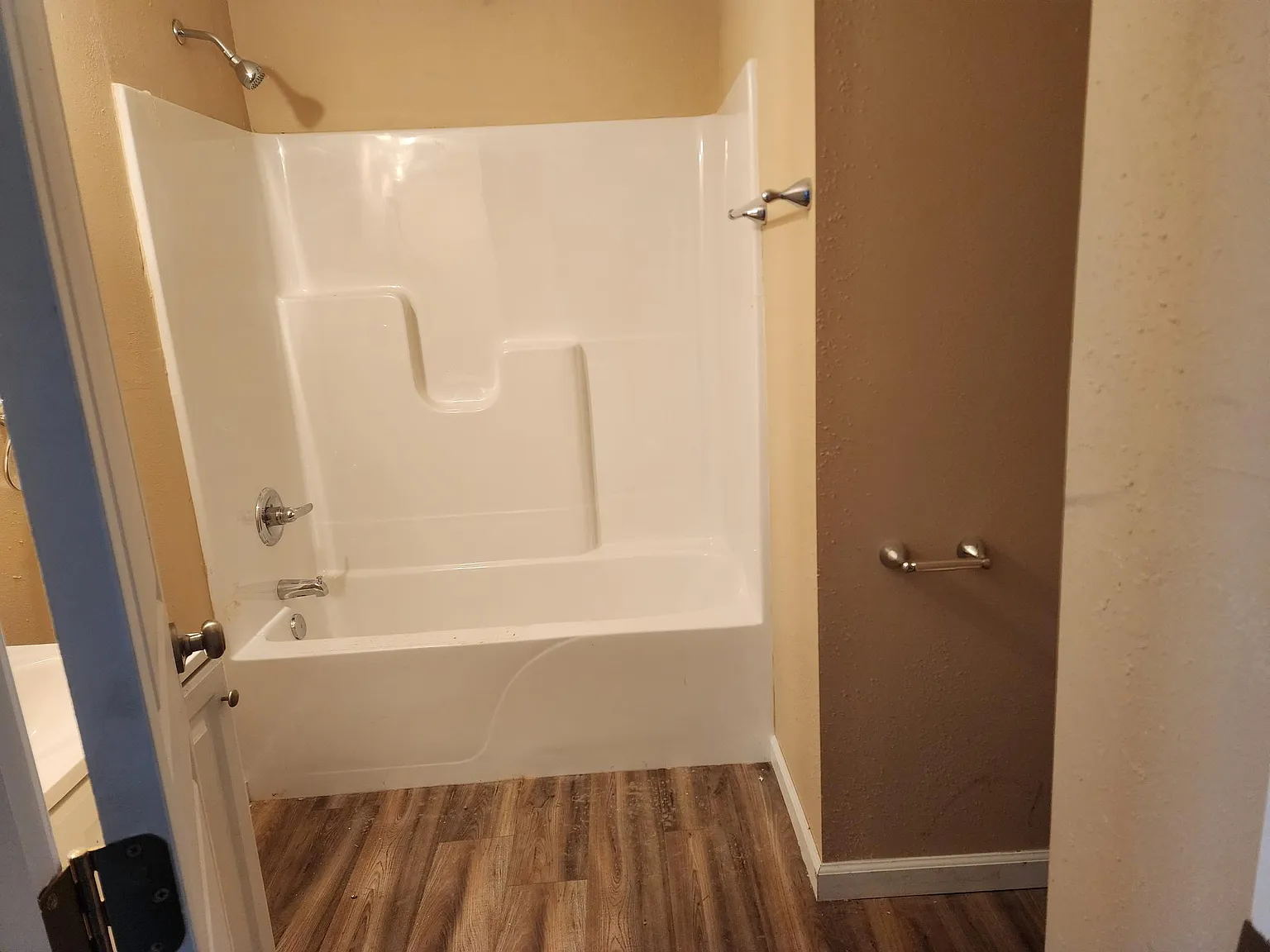 2 bed, 640 sqft, $800 — Photo 3