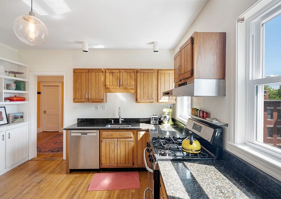 1st image of 4 Linden Ct #3