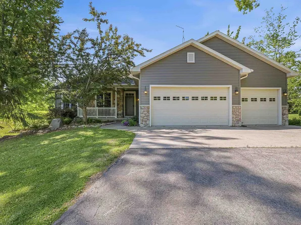 W7974 Thomaswood Trl, Fond Du Lac, WI 54937